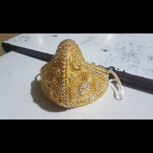 Gold Mask - Picture 3 of 4